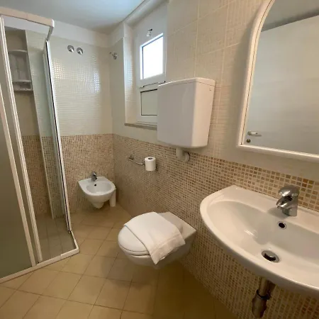 Nanni Garni Bed & Breakfast 2*