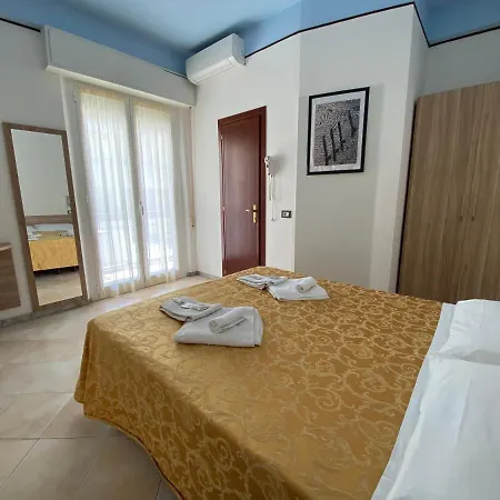 Oda ve Kahvaltı Nanni Garni 3*